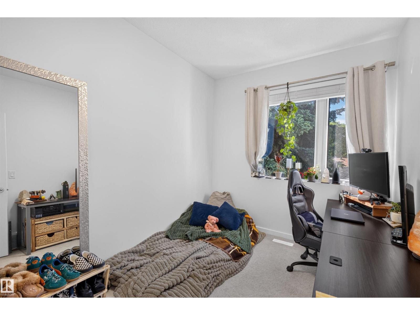 8551 81 AV NW - 31
