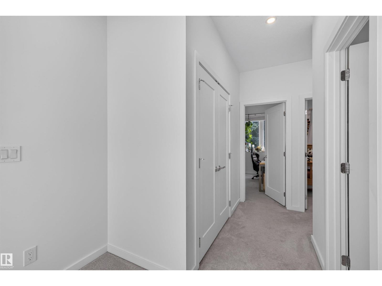 8551 81 AV NW - 29