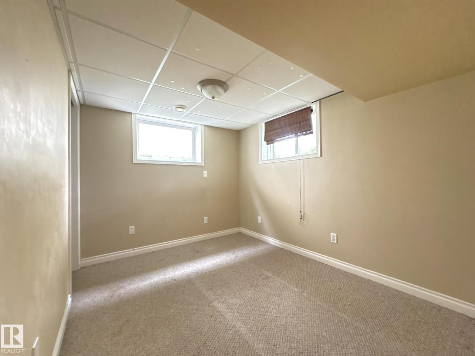 9513 88 AV NW - 16