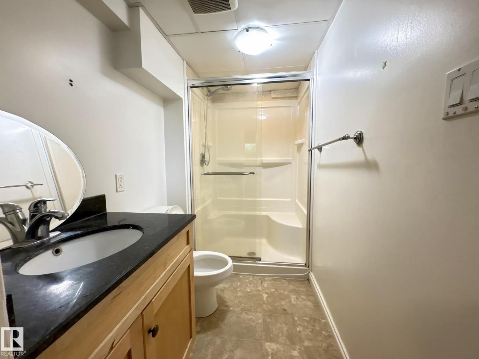 9513 88 AV NW - 17