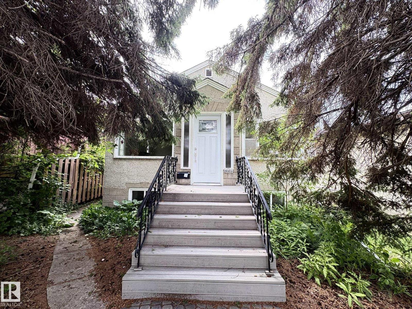 9513 88 AV NW - 1