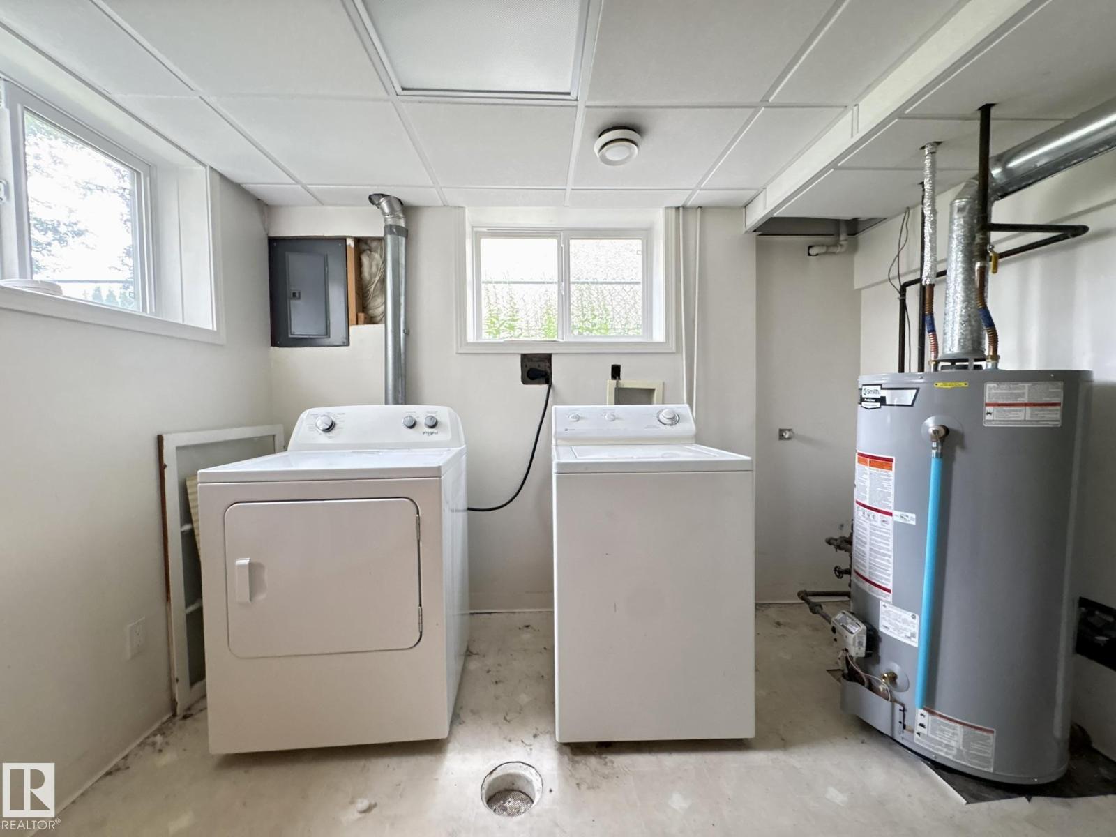 9513 88 AV NW - 19