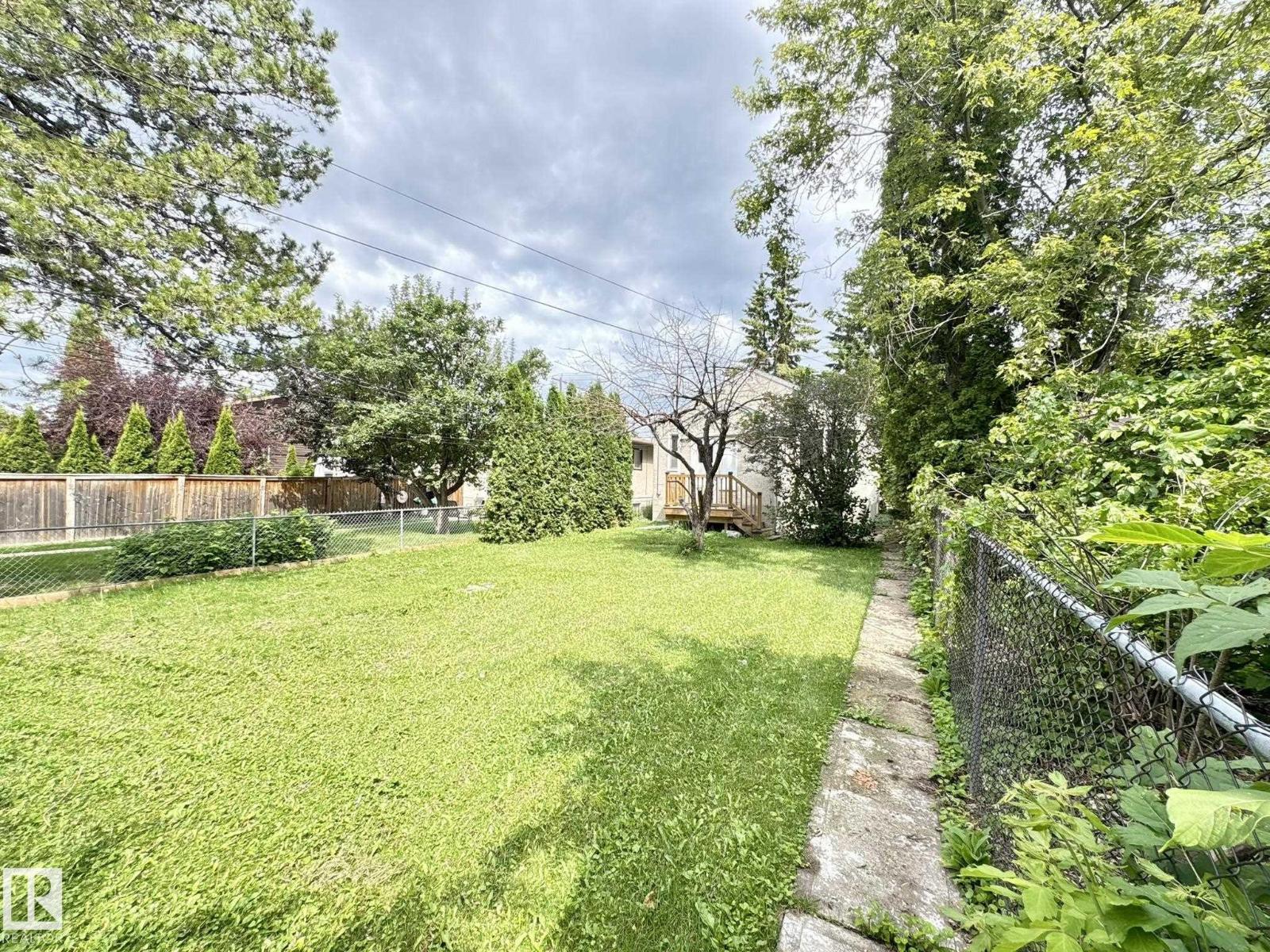 9513 88 AV NW - 27
