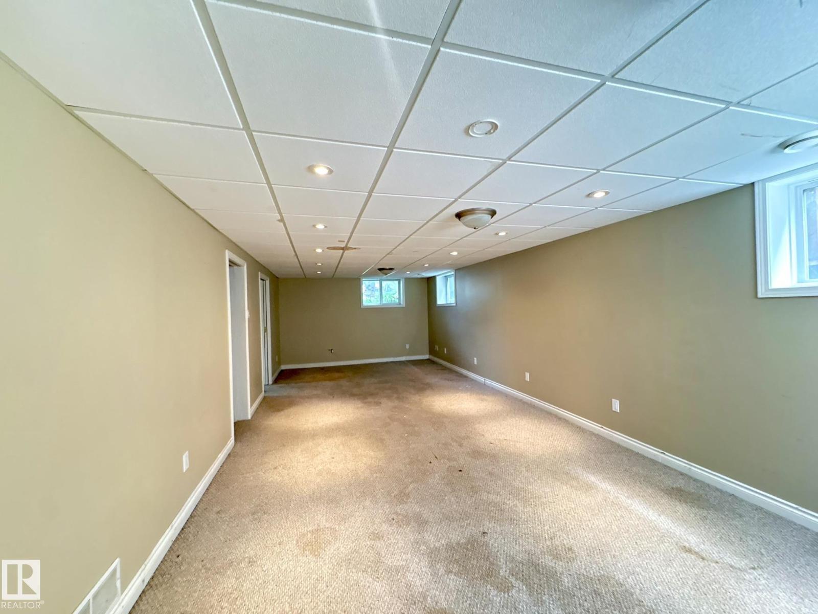 9513 88 AV NW - 14