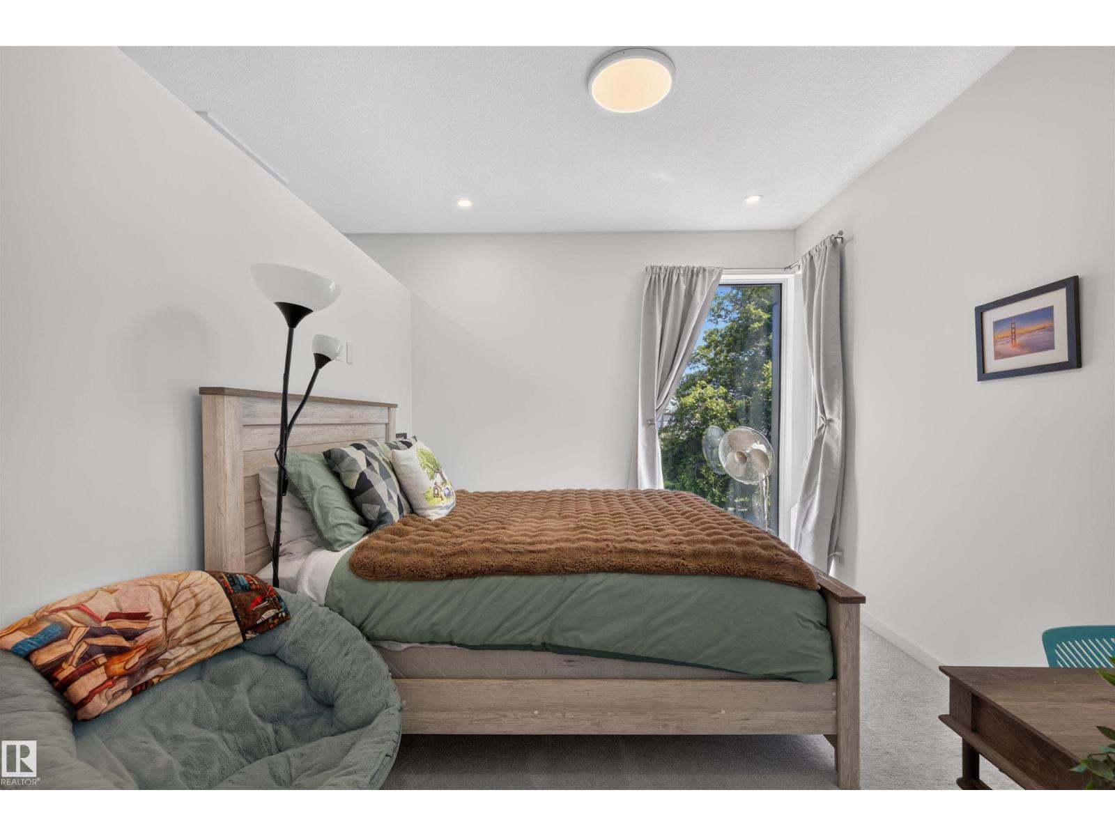8551 81 AV NW - 19