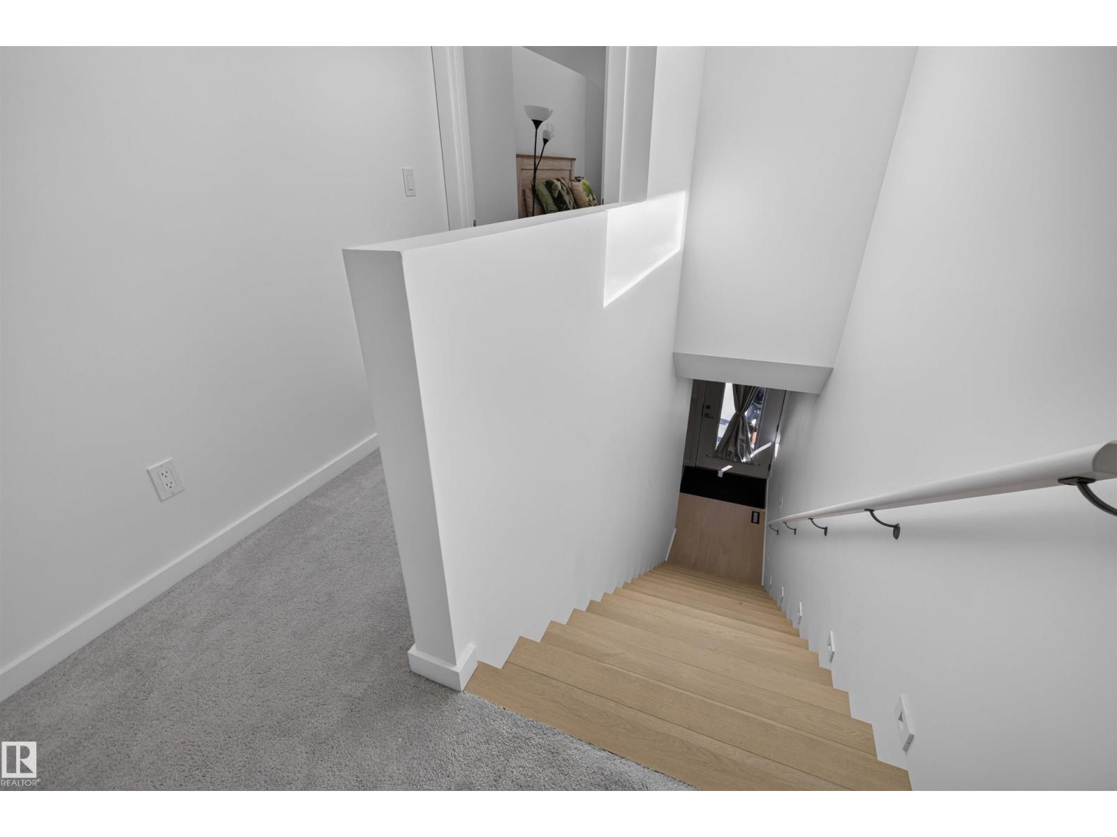 8551 81 AV NW - 33