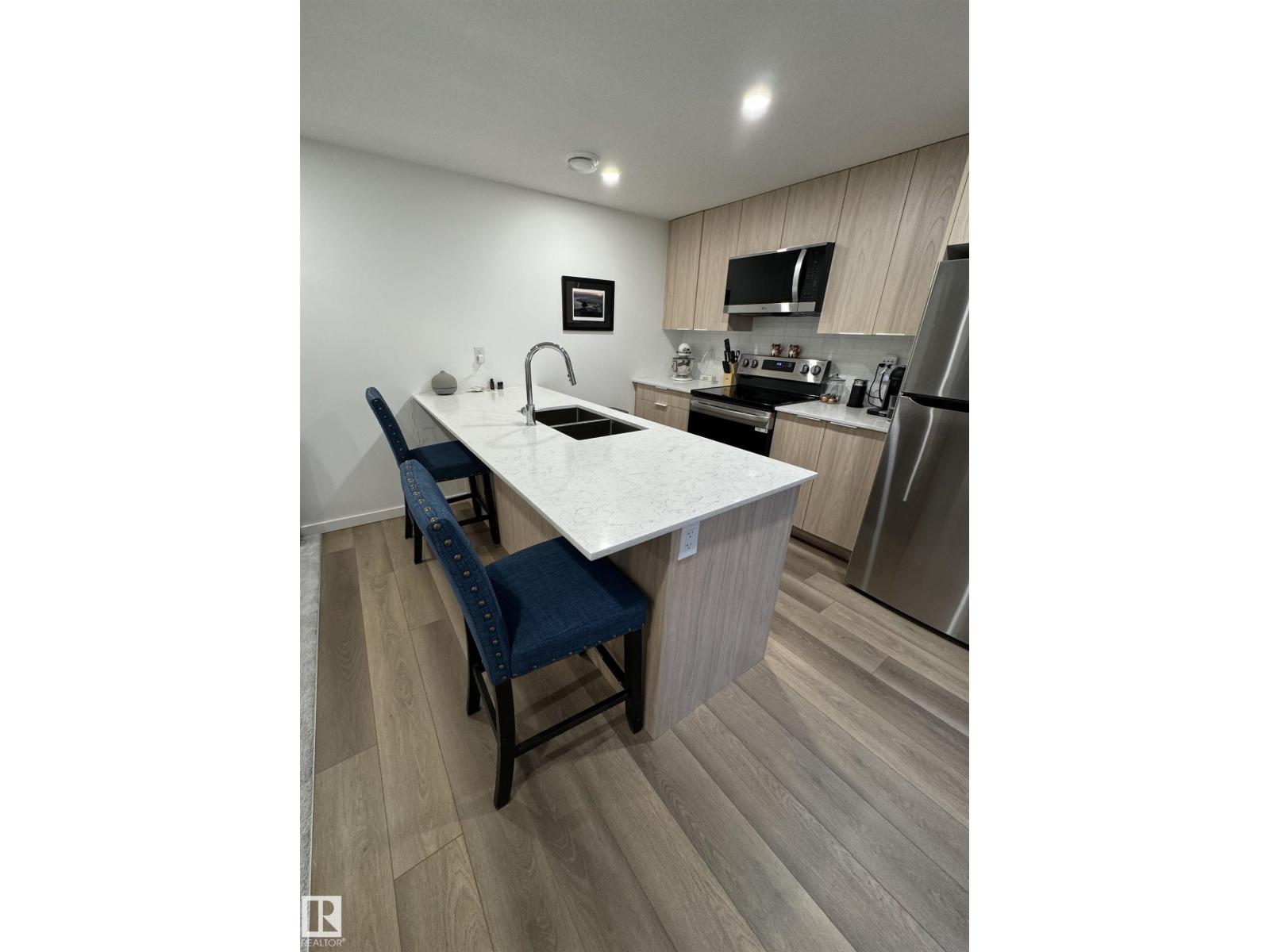 8551 81 AV NW - 34