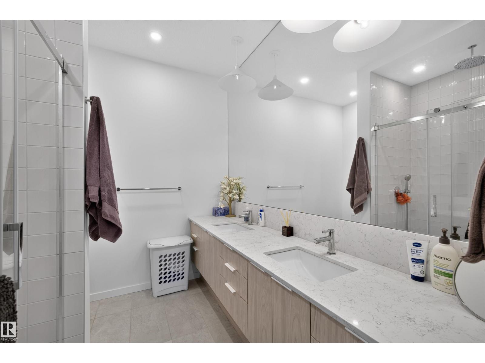 8551 81 AV NW - 25