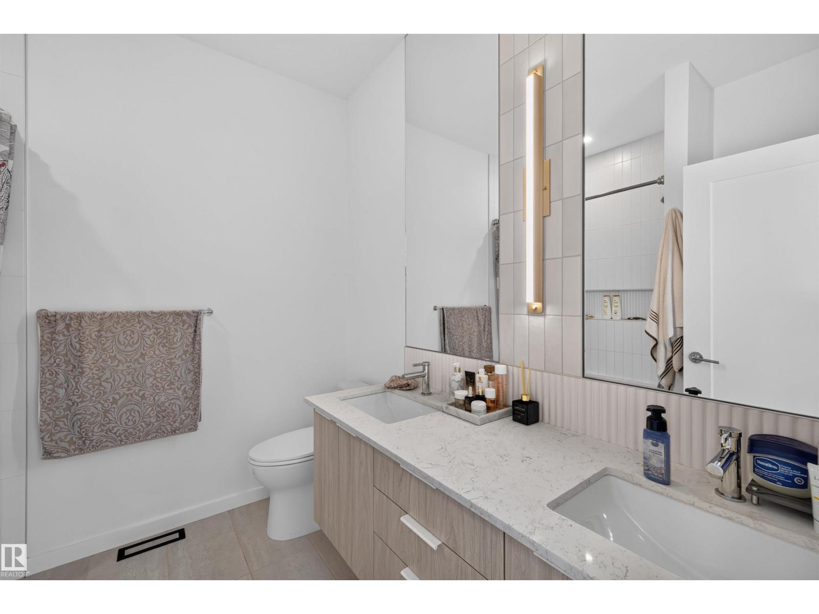 8551 81 AV NW - 17