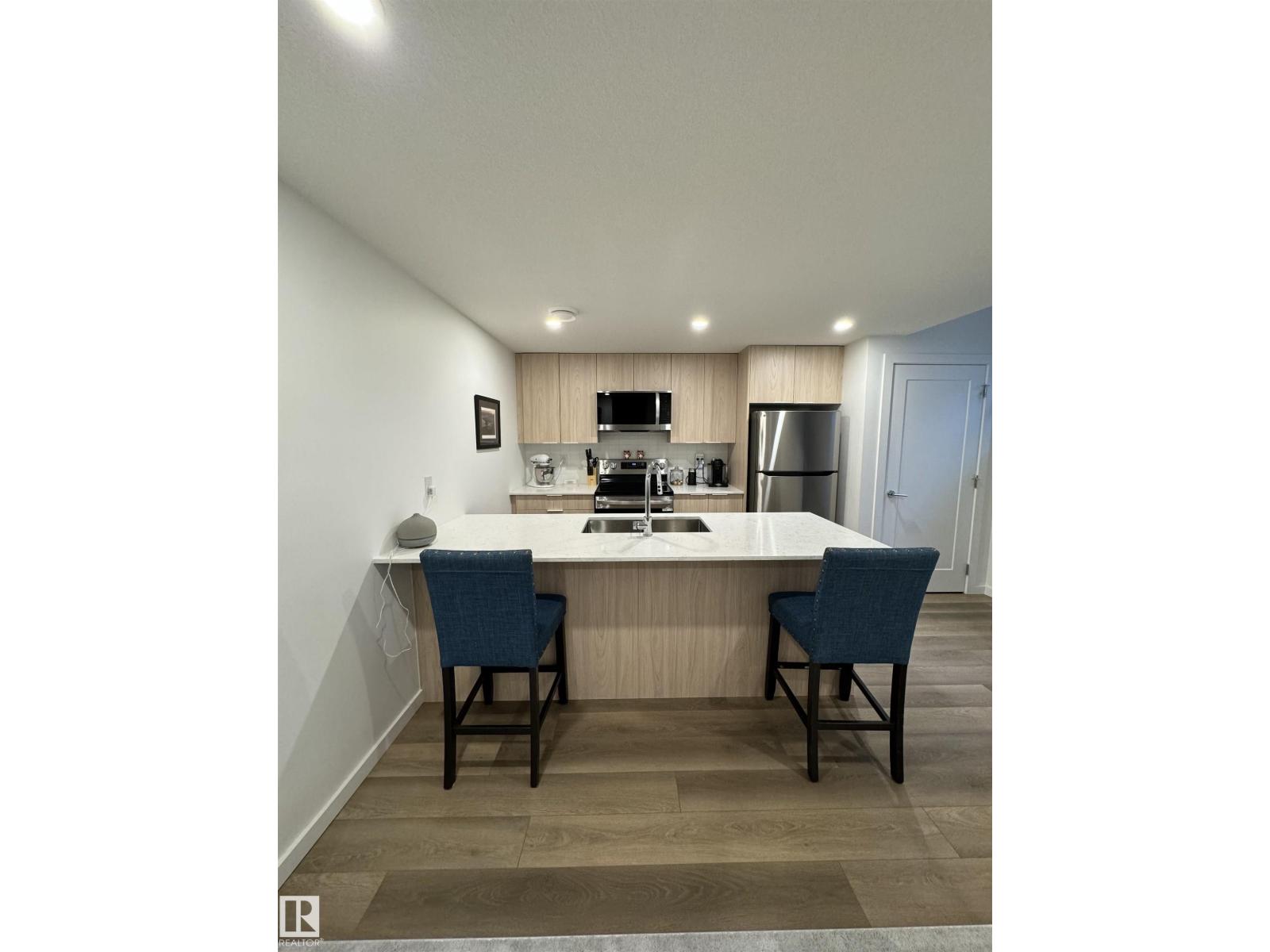 8551 81 AV NW - 35