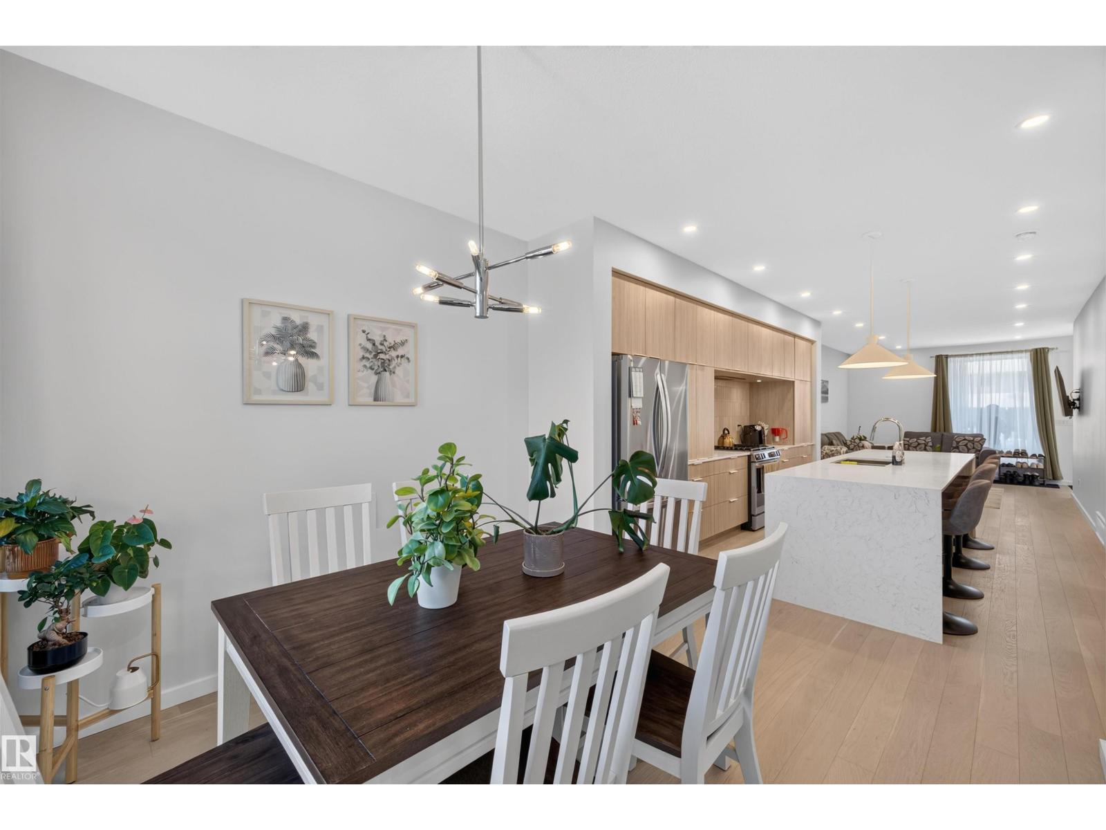 8551 81 AV NW - 11