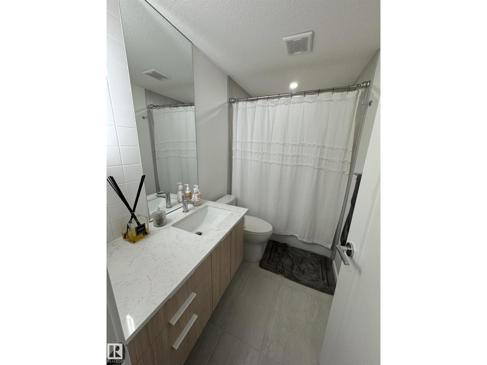 8551 81 AV NW - 39