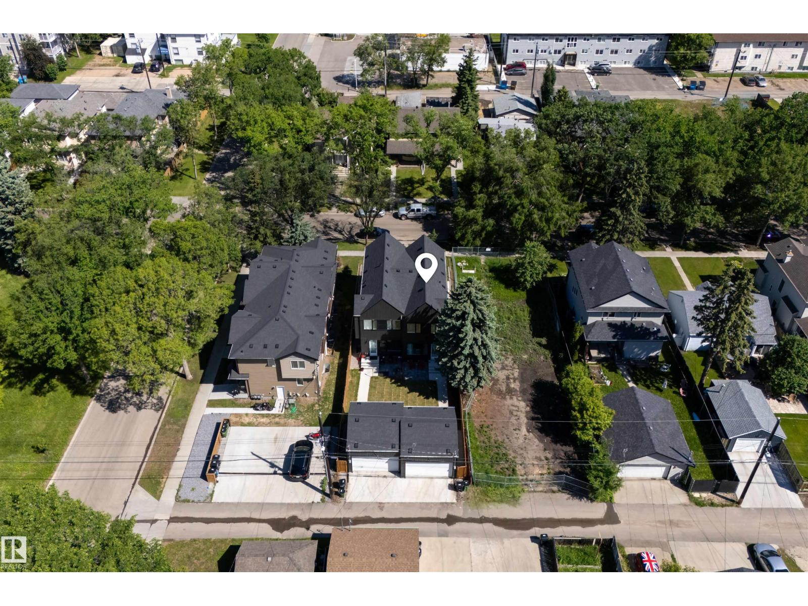 8551 81 AV NW - 47
