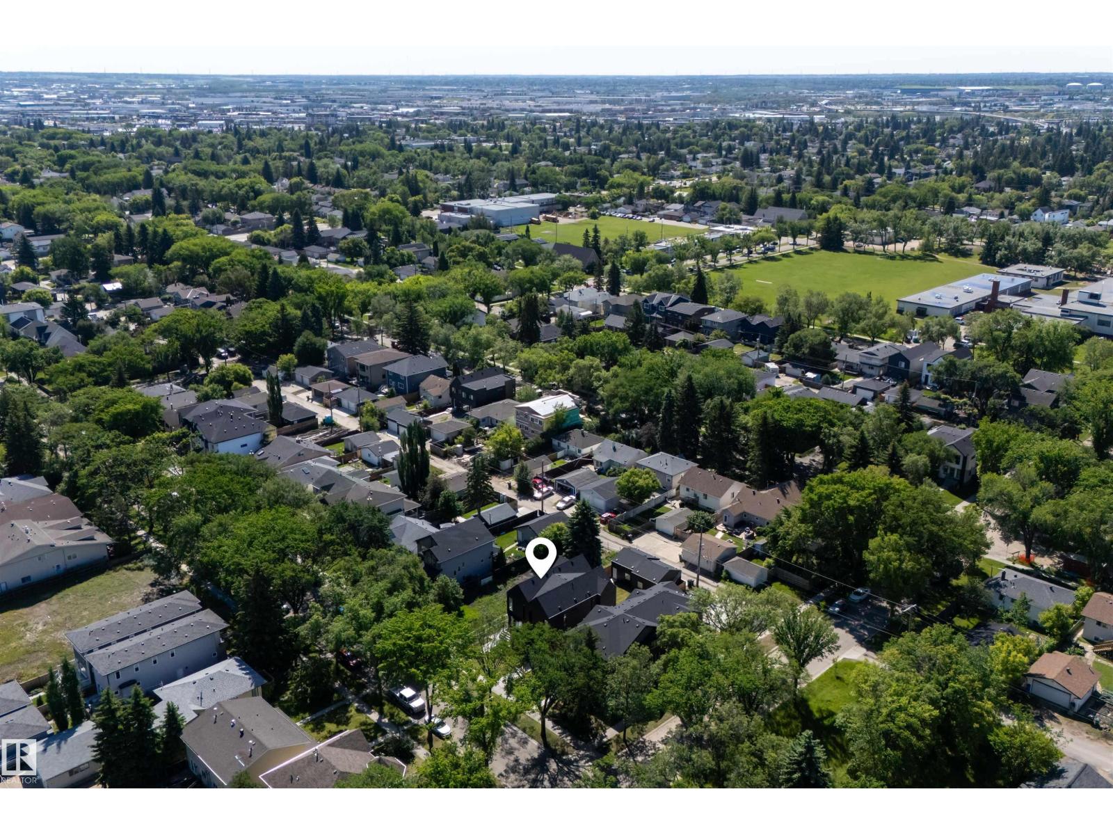 8551 81 AV NW - 53