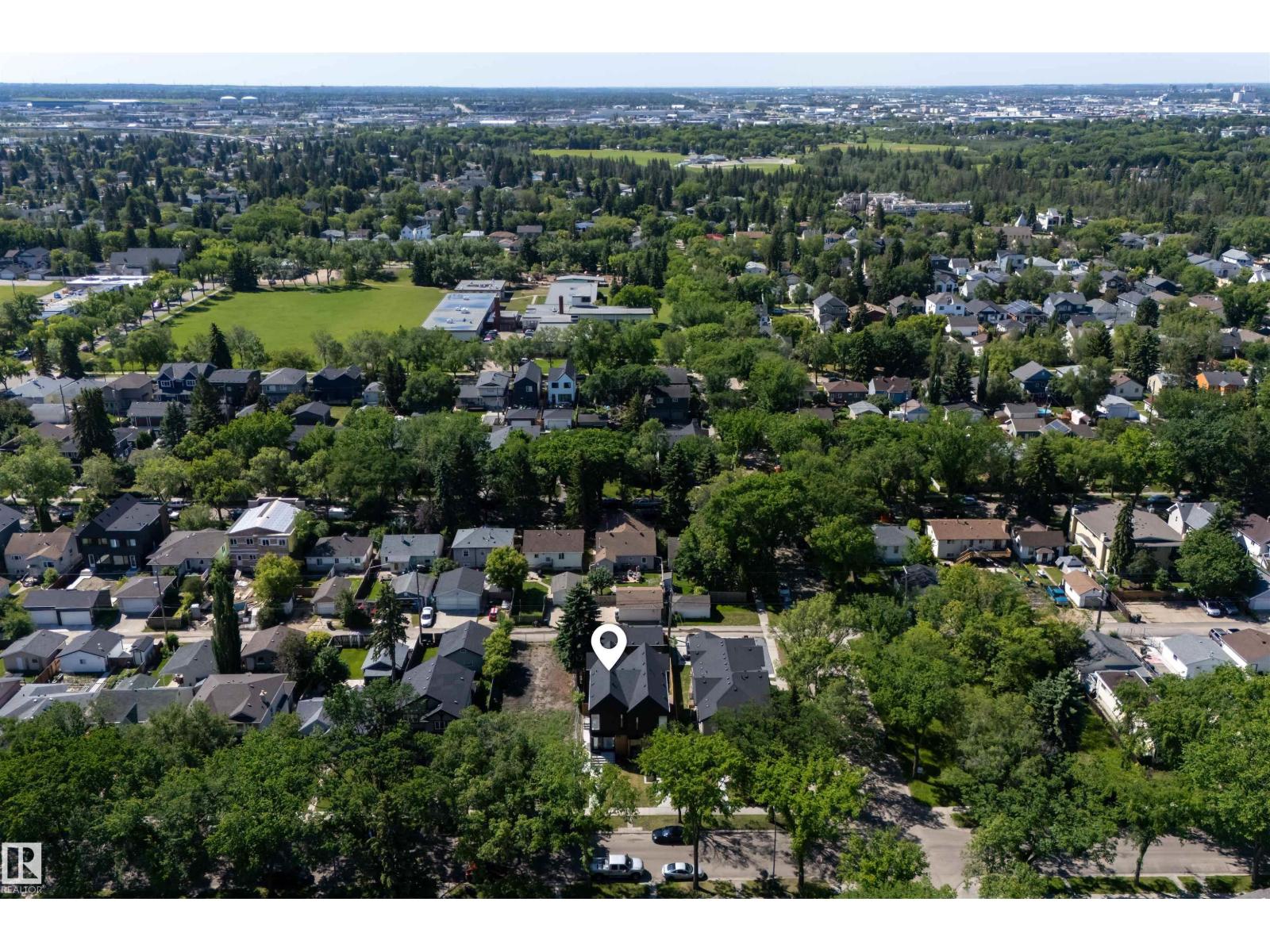 8551 81 AV NW - 52