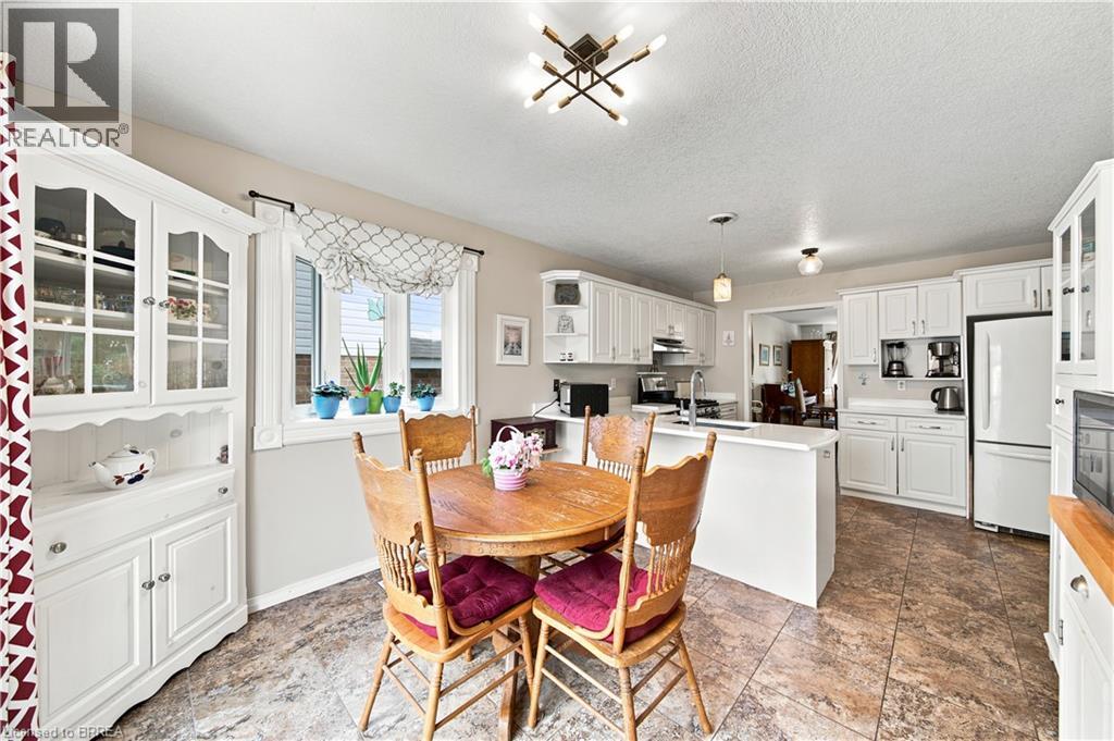 41 GRIFFITHS Drive - 13