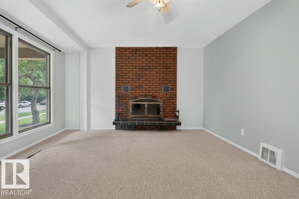 9026 92 ST NW - 4