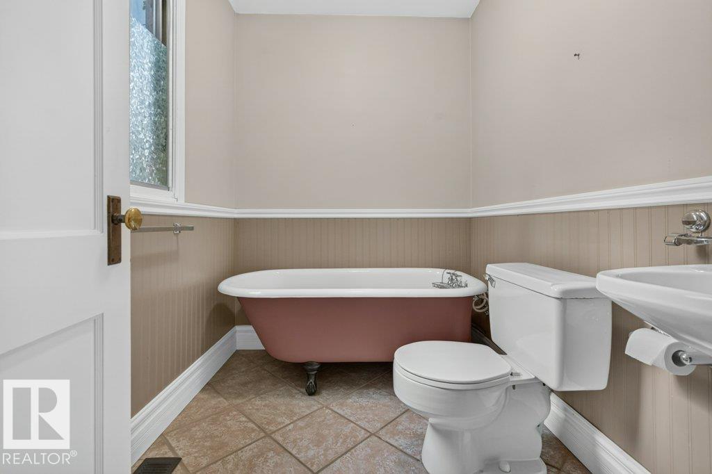 9026 92 ST NW - 15