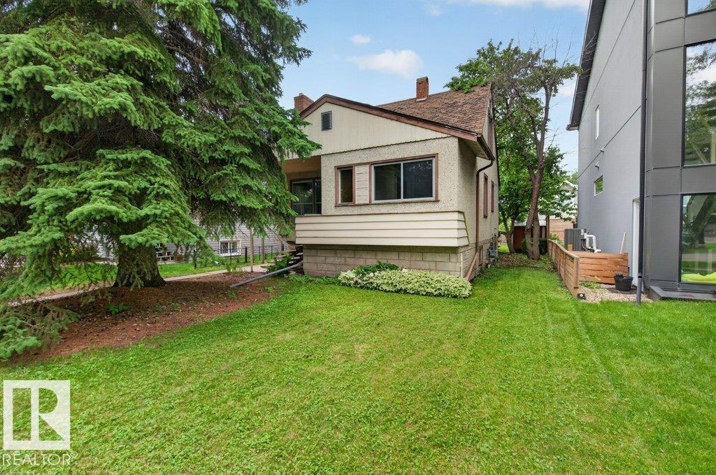 9026 92 ST NW - 1