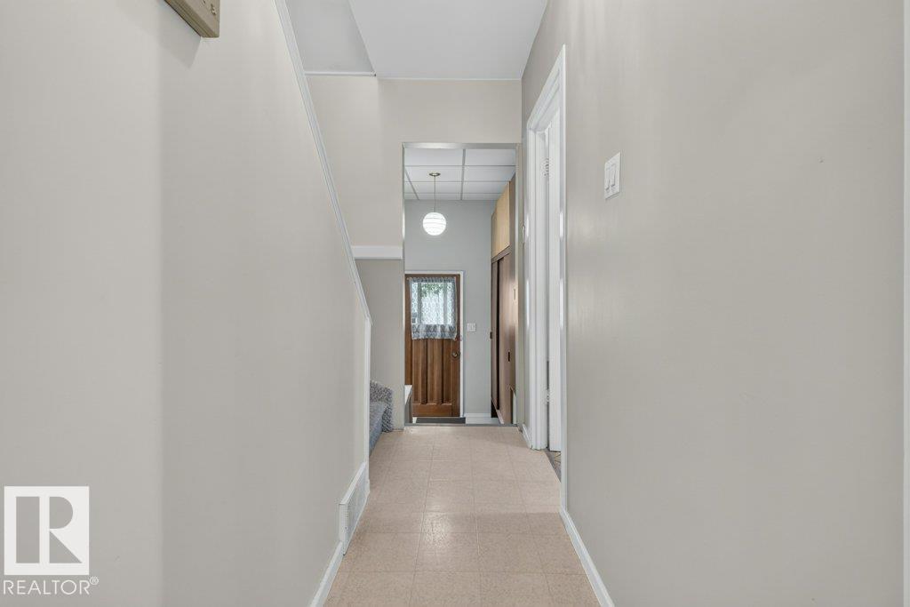 9026 92 ST NW - 11