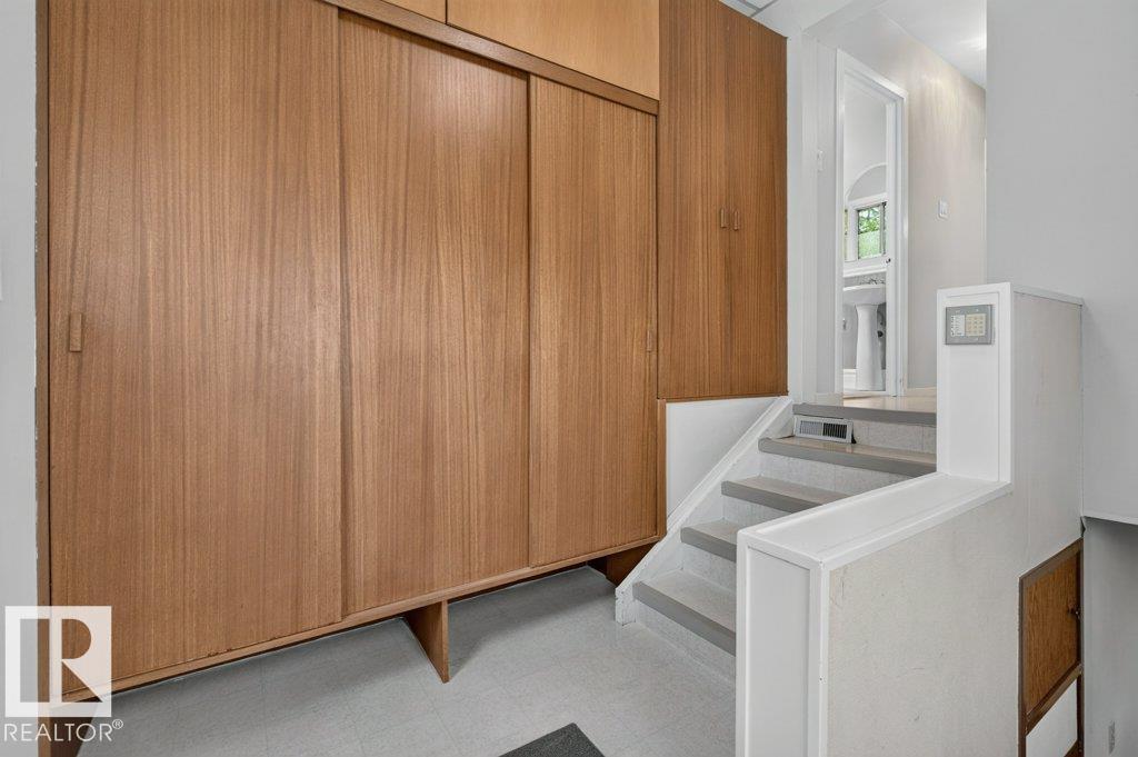9026 92 ST NW - 22