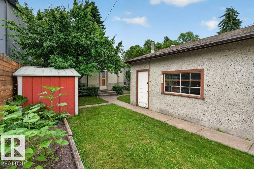 9026 92 ST NW - 32