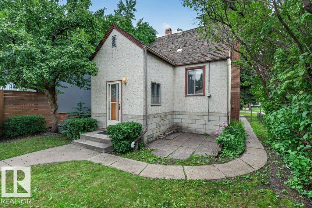 9026 92 ST NW - 34