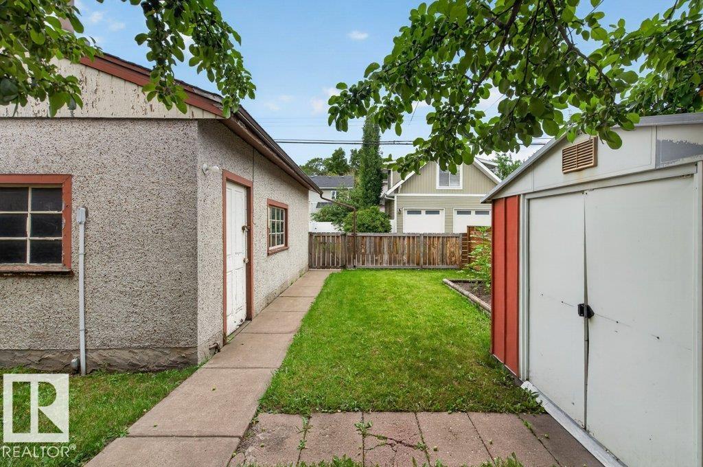 9026 92 ST NW - 31