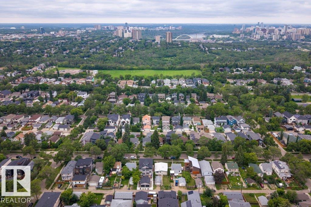 9026 92 ST NW - 36