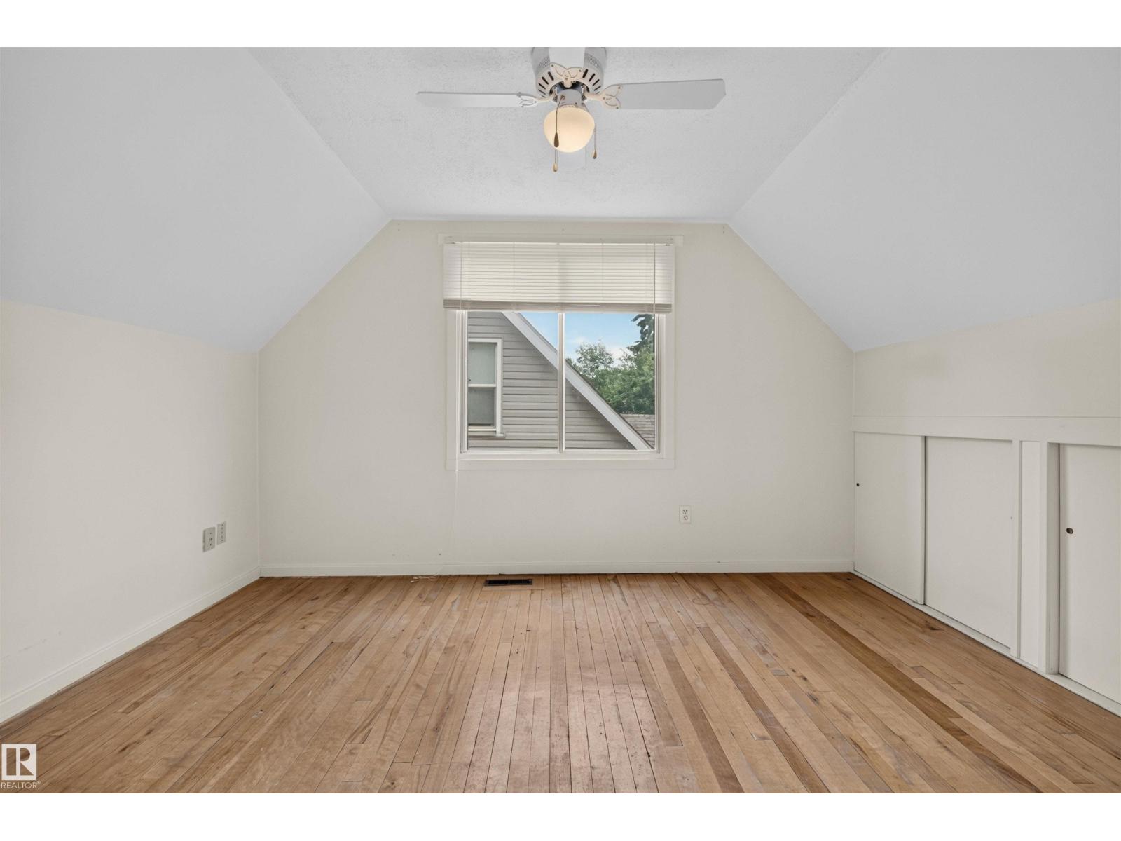 9026 92 ST NW - 18