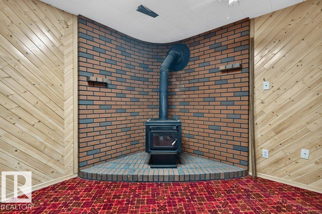 9026 92 ST NW - 28