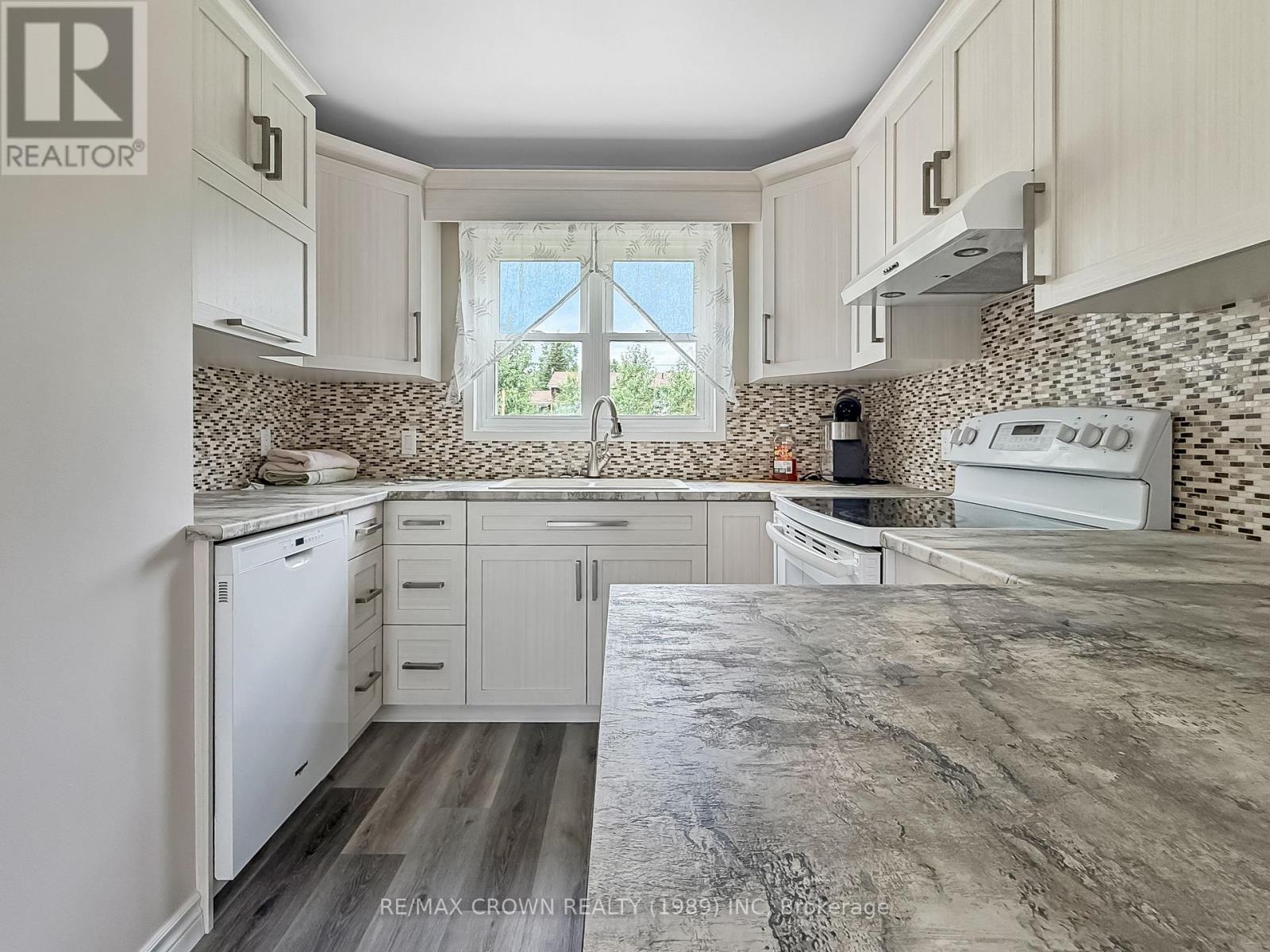 82 NEESOMADINA AVENUE - Image 10