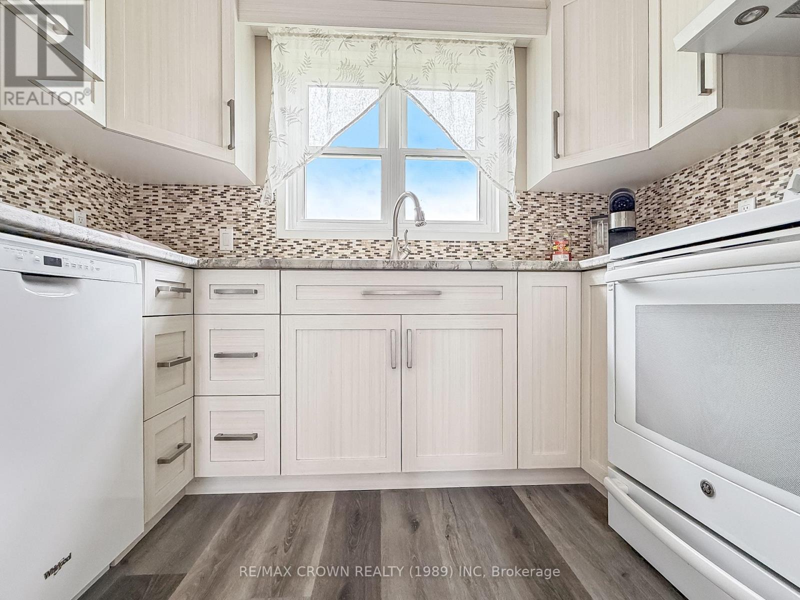 82 NEESOMADINA AVENUE - Image 11