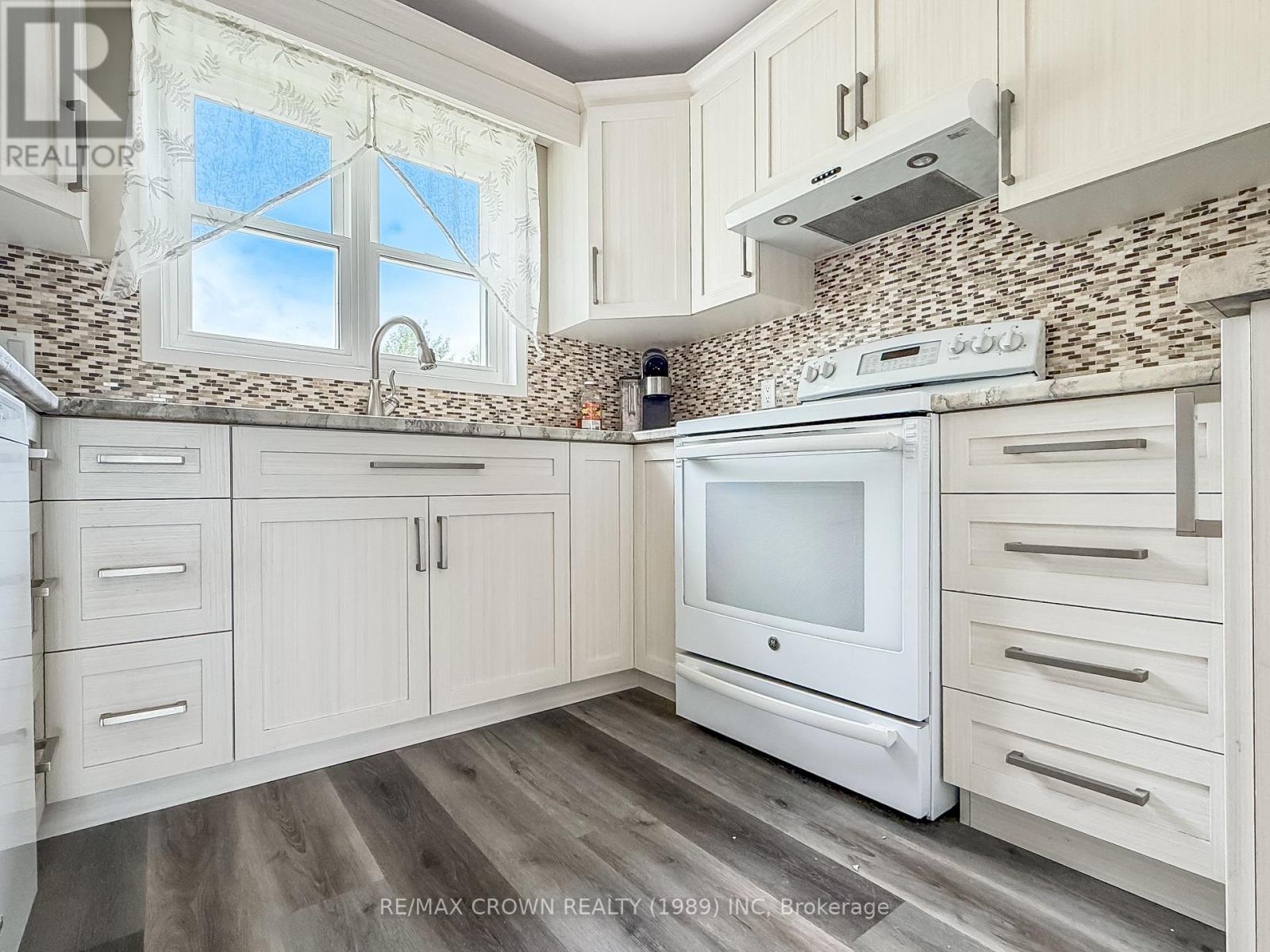 82 NEESOMADINA AVENUE - Image 12