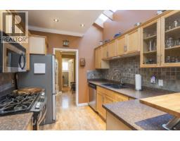 1989 Cedar Village Crescent, North Vancouver, BC V7J3P5 Photo 10
