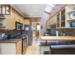 1989 Cedar Village Crescent, North Vancouver, BC V7J3P5 Photo 11