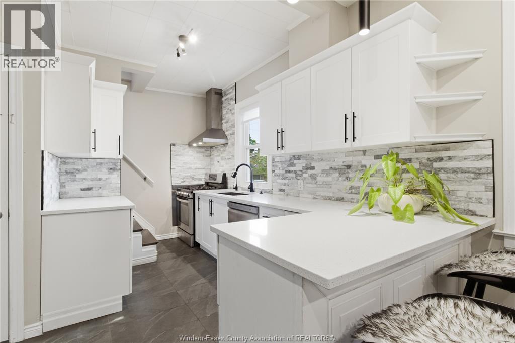1220 GLADSTONE - 15