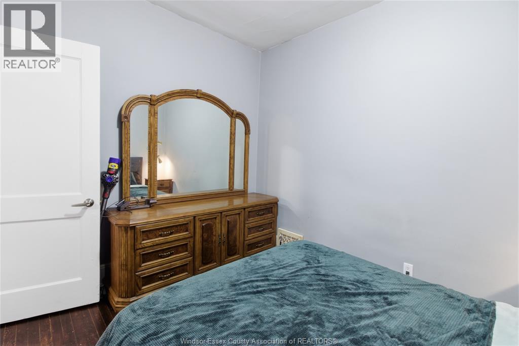 1220 GLADSTONE - 17