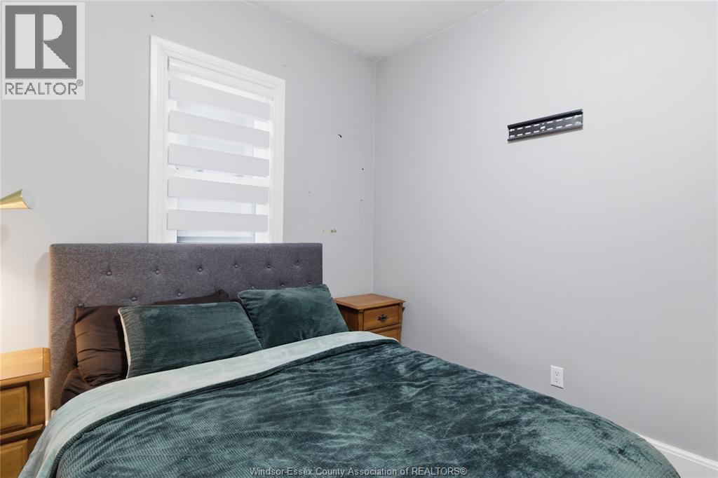 1220 GLADSTONE - 18