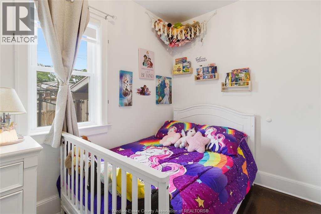 1220 GLADSTONE - 23