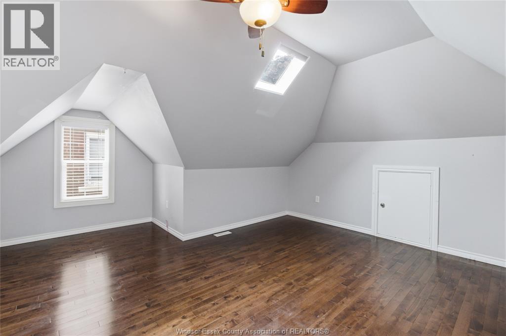 1220 GLADSTONE - 26