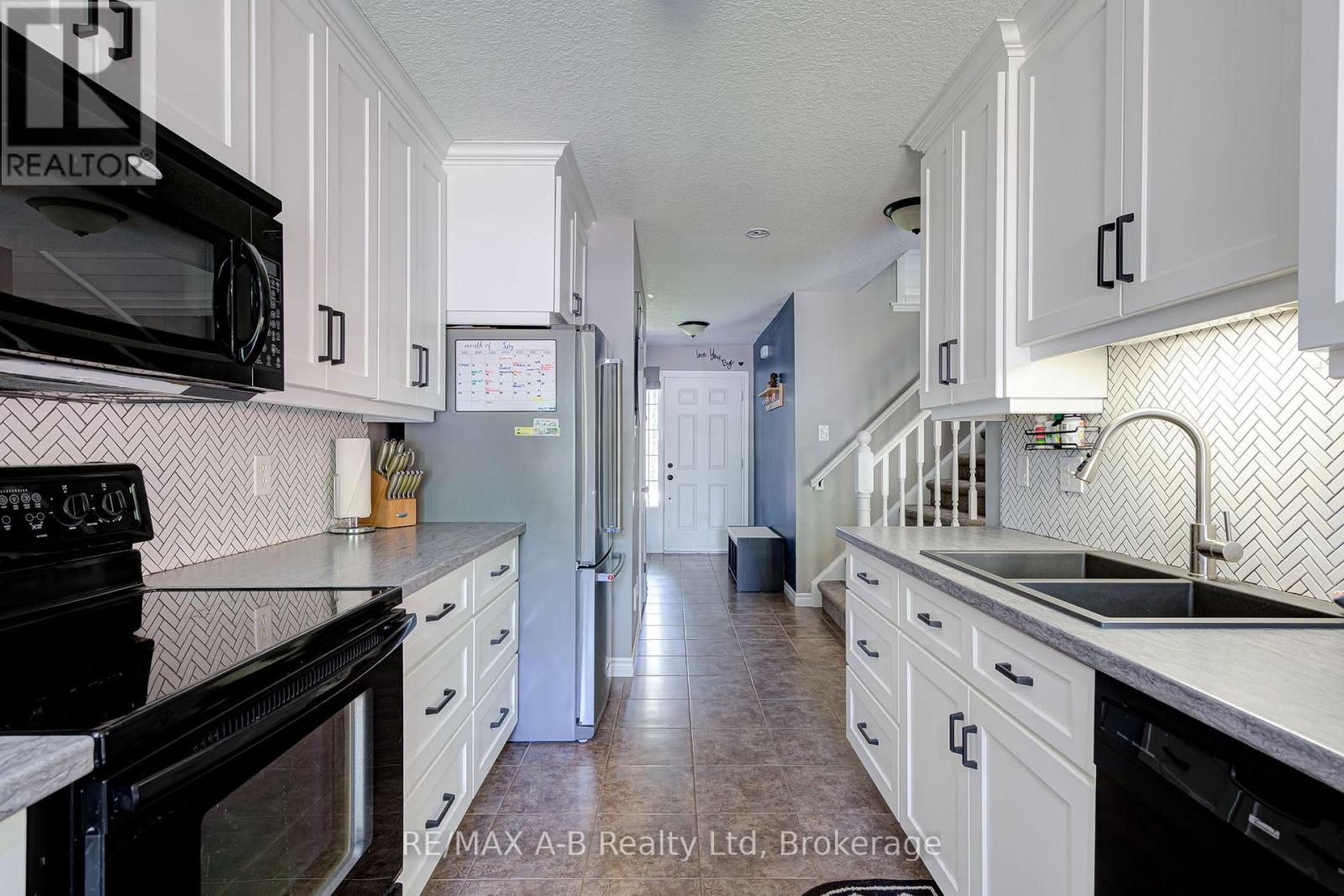 280 RAILWAY AVENUE - 14