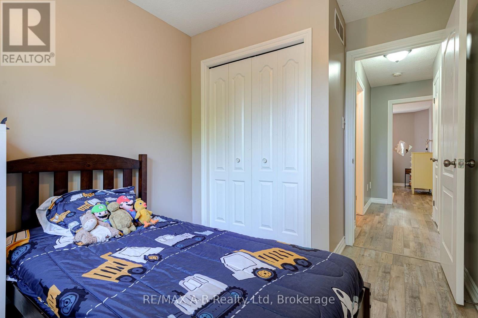 280 RAILWAY AVENUE - 37