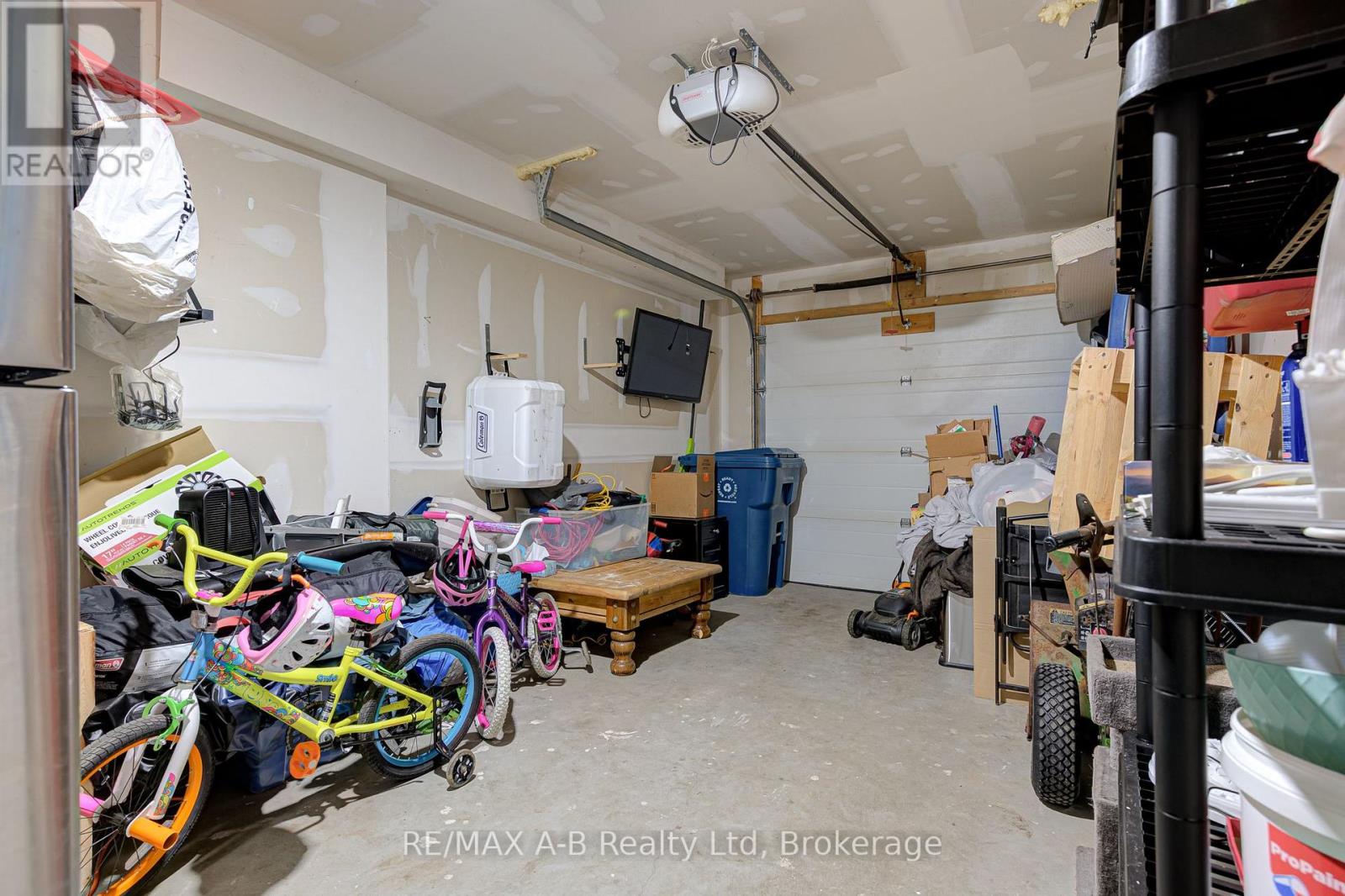 280 RAILWAY AVENUE - 41