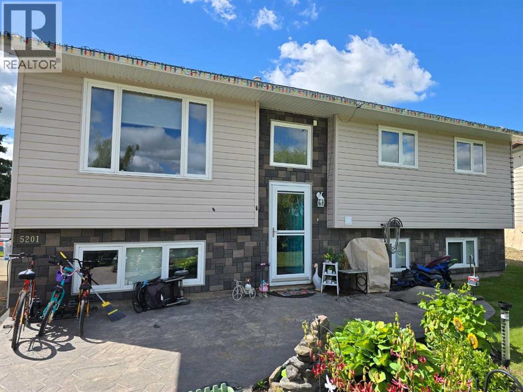 5201 55 Avenue - photo 2