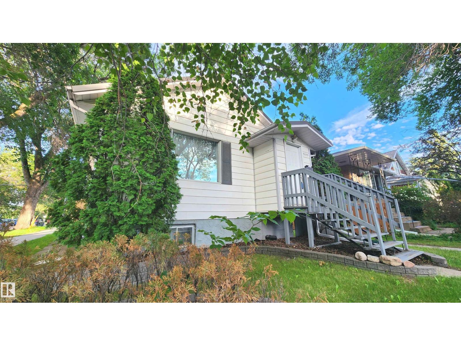 9359 92 ST NW - 1