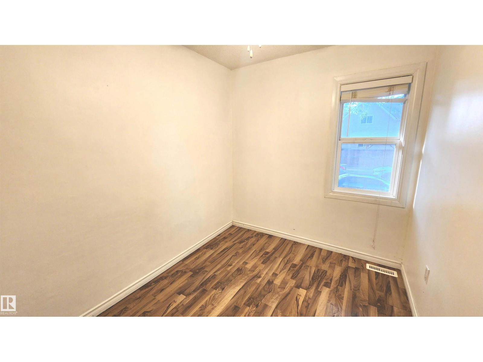 9359 92 ST NW - 10