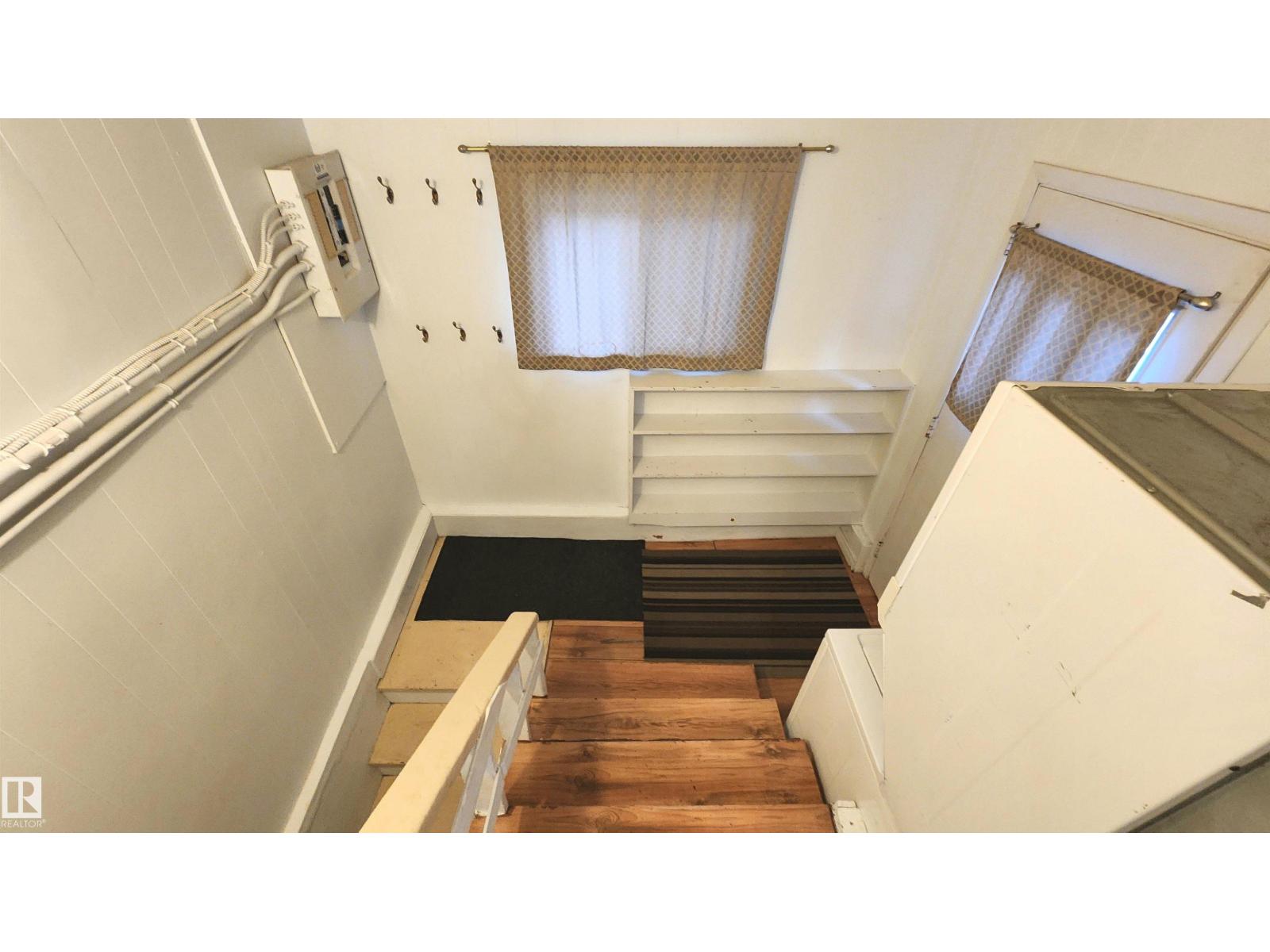 9359 92 ST NW - 11