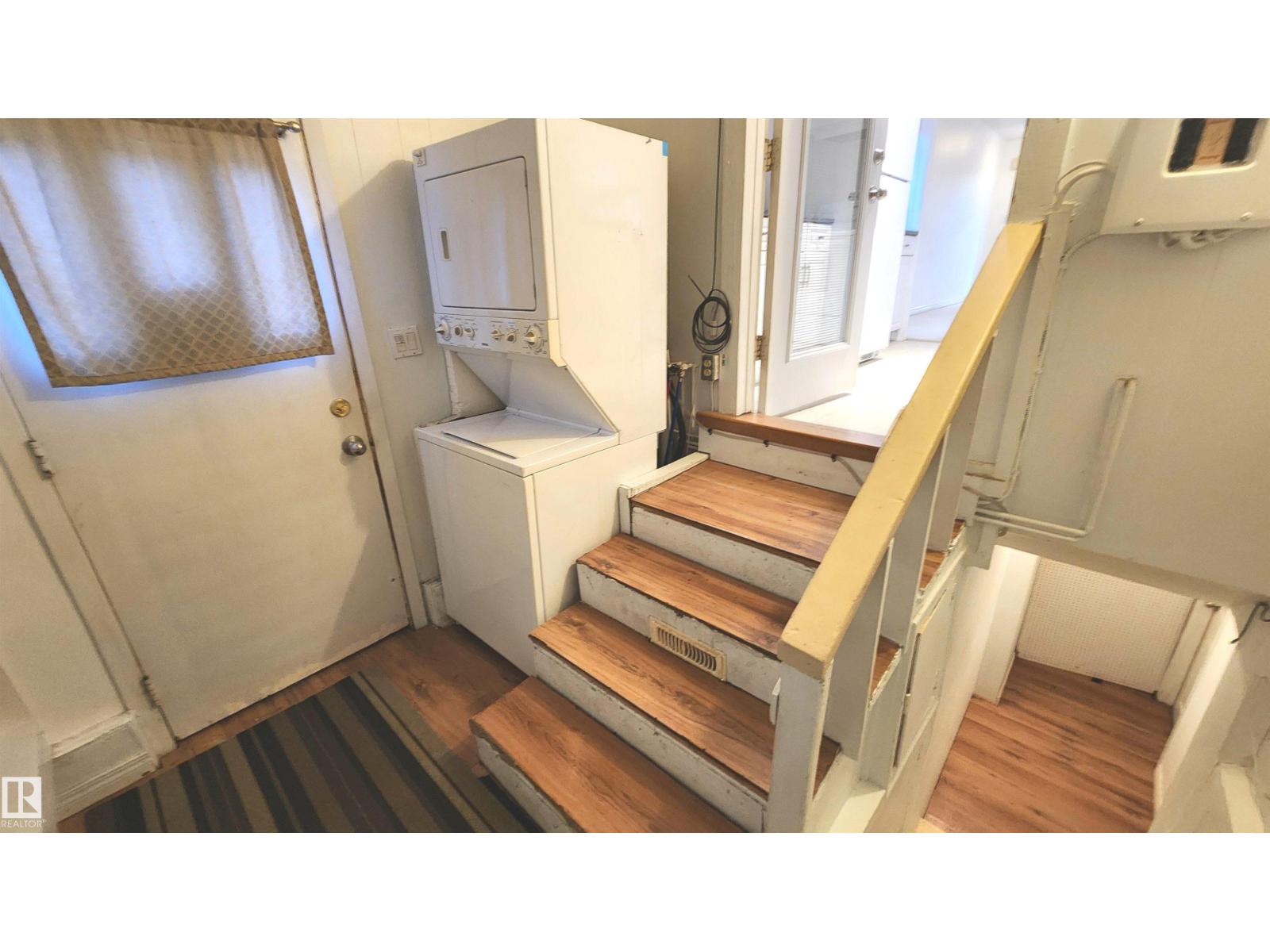 9359 92 ST NW - 12