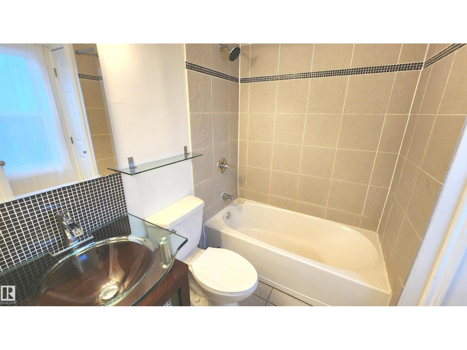 9359 92 ST NW - 13